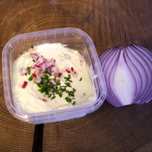 Hjemmelavet Røgeostsalat